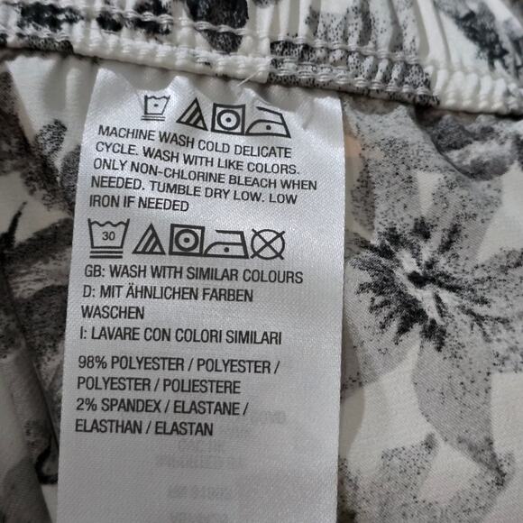 Breezies White Gray Black Floral Print Cropped Lounge Pants 3X NWOT - Picture 5 of 5